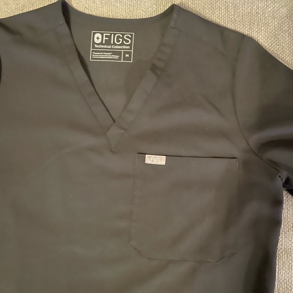 Figs scrub top - Picture 3 of 4